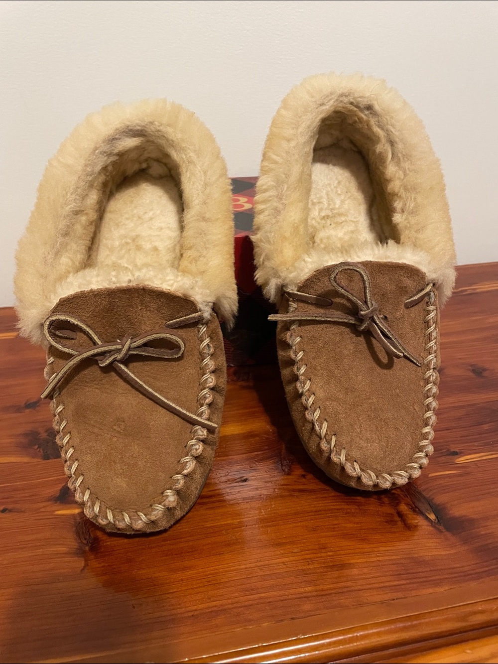 L L Bean Women’s 11m Brown Suede Shearling-Lined Wicked Good Moccasin Slippers.